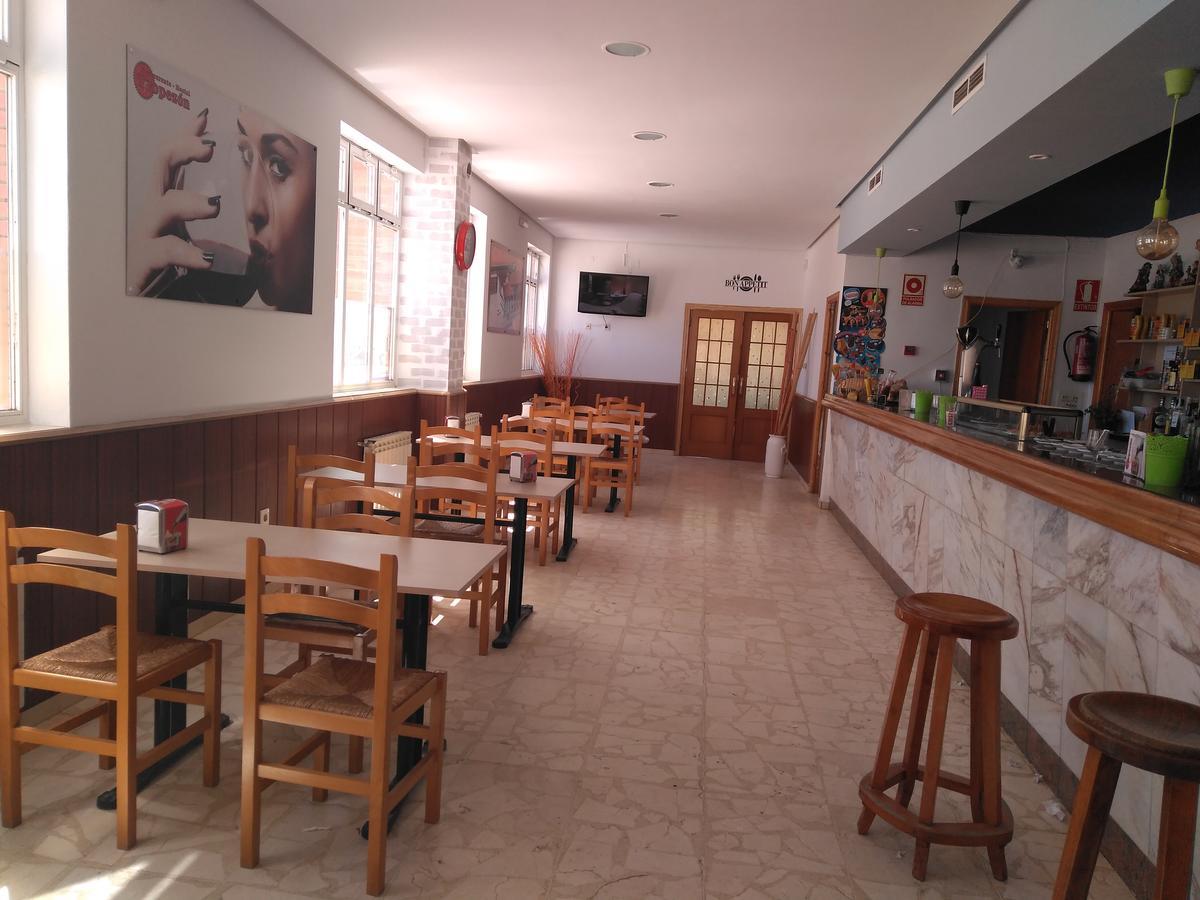 Matallana de Valmadrigal Hostal El Tropezon מראה חיצוני תמונה