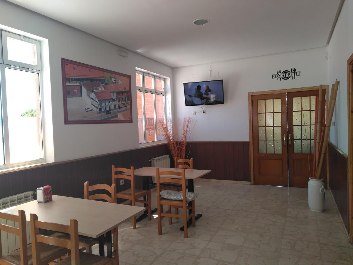 Matallana de Valmadrigal Hostal El Tropezon מראה חיצוני תמונה