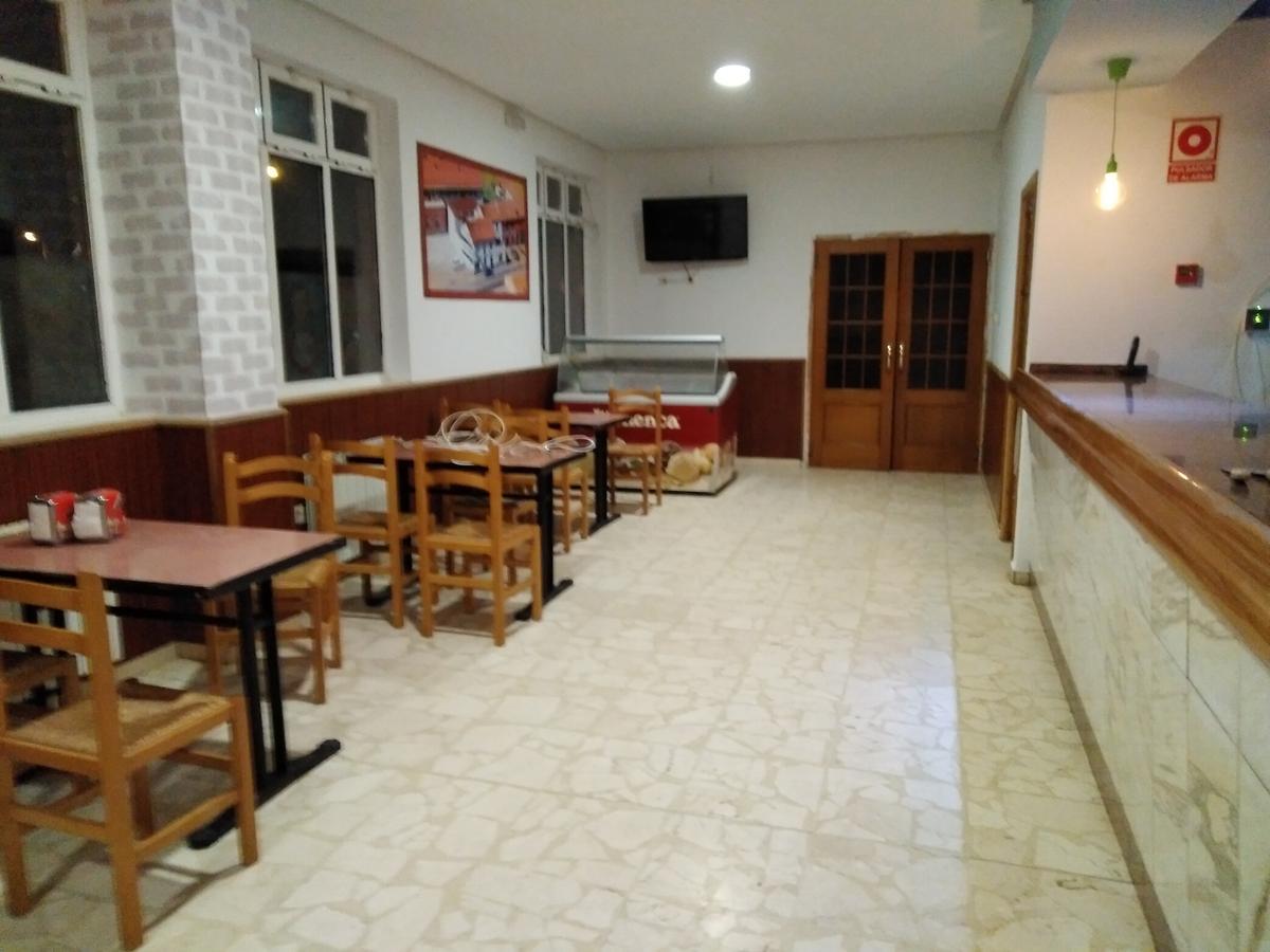 Matallana de Valmadrigal Hostal El Tropezon מראה חיצוני תמונה