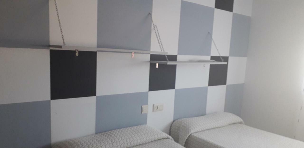 Matallana de Valmadrigal Hostal El Tropezon מראה חיצוני תמונה