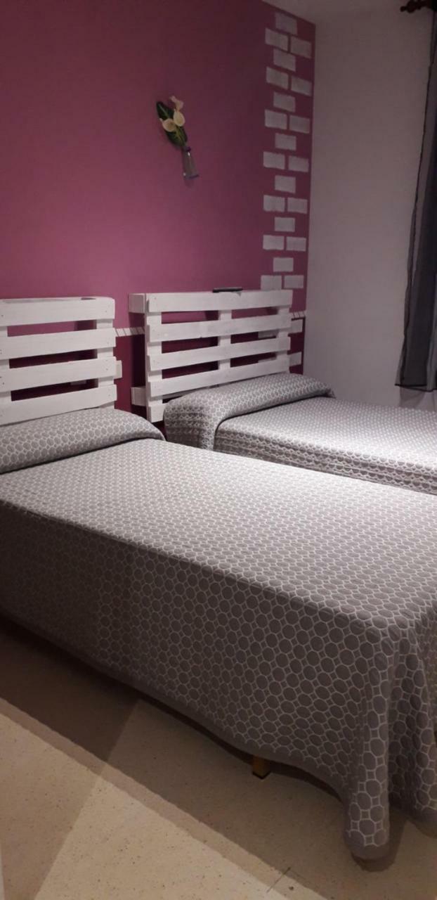 Matallana de Valmadrigal Hostal El Tropezon מראה חיצוני תמונה